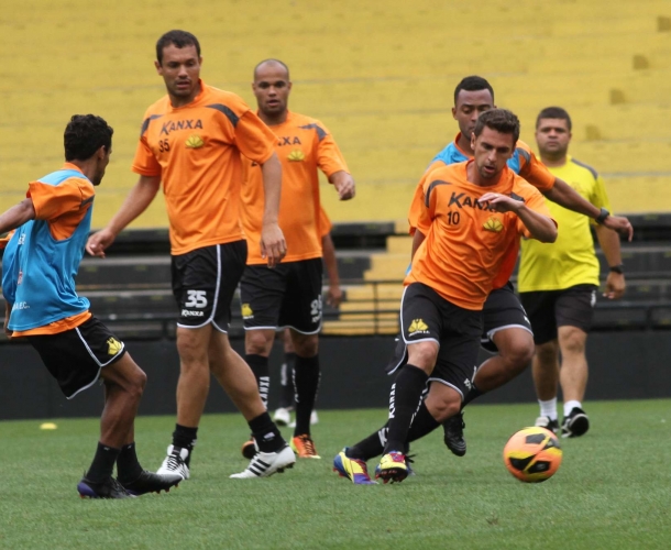 Argel faz trabalho técnico tático