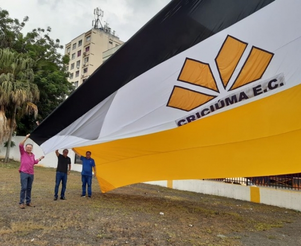 Bandeirão do Majestoso é substituído