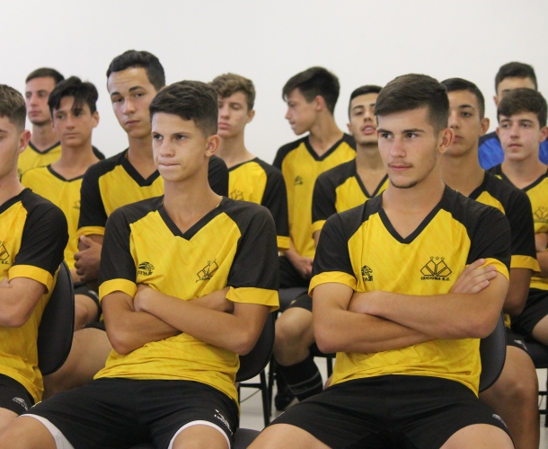 Categoria Sub-17 se reapresenta no CT