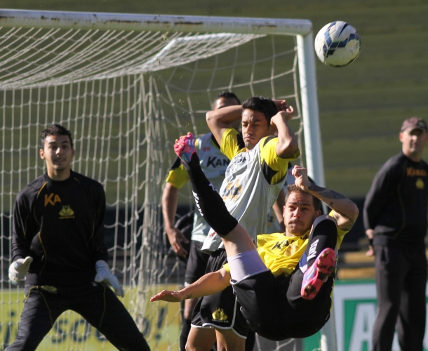 Criciúma encara o Vitória no HH