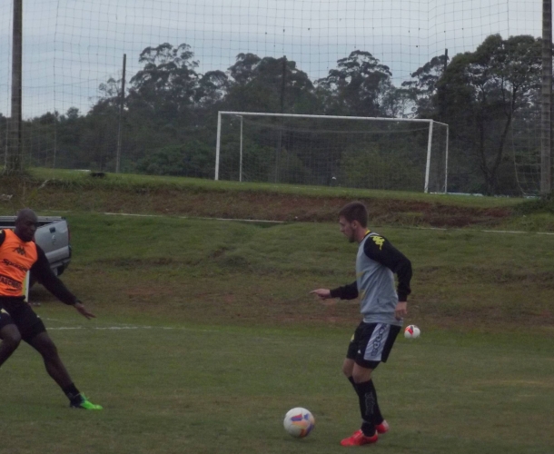 Criciúma realiza treino técnico-tático 