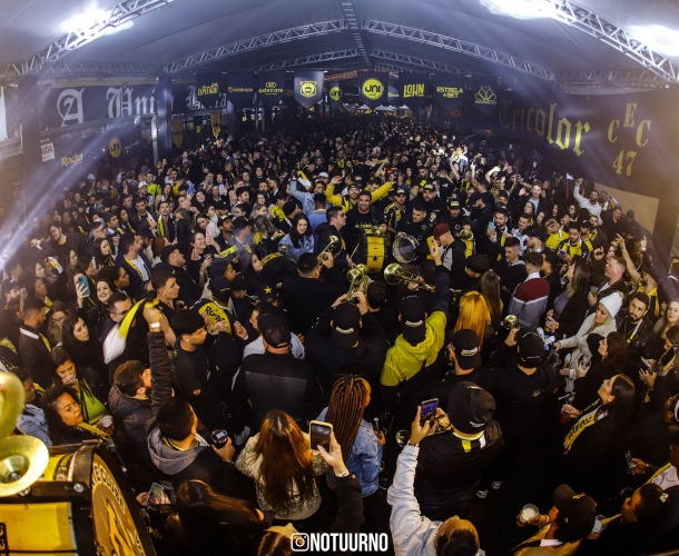 Espetigre faz caldeirão ferver em festa da família Carvoeira