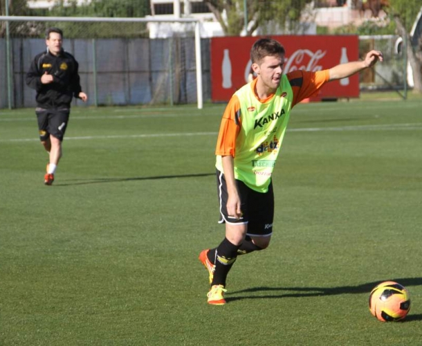 Ezequiel busca chance para ajudar o time