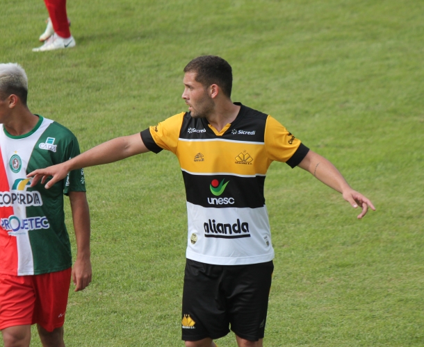 Sub-17 disputa vaga na final contra o Barra