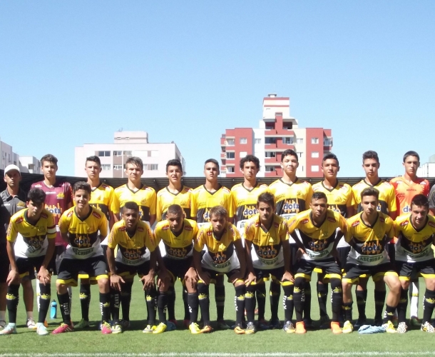 Sub-15 goleia o Esporte Clube 2014
