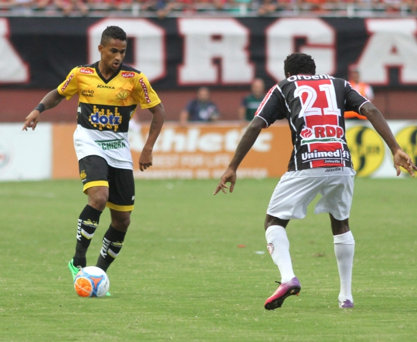 Tigre luta, mas é derrotado pelo Joinville