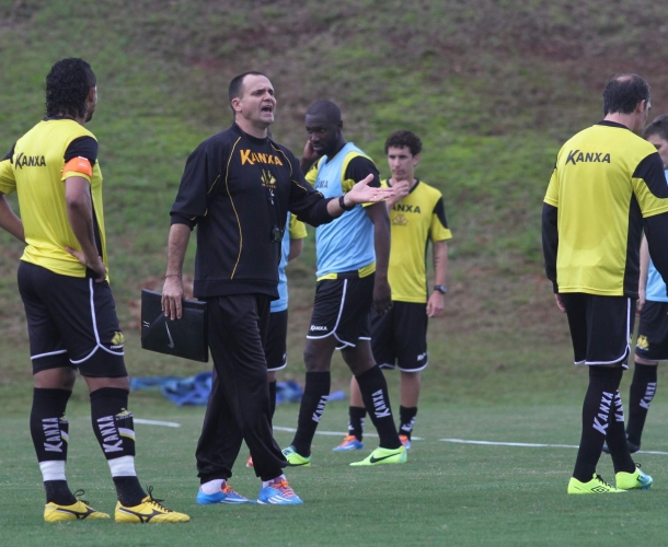 Tigre realiza atividade técnica no CT