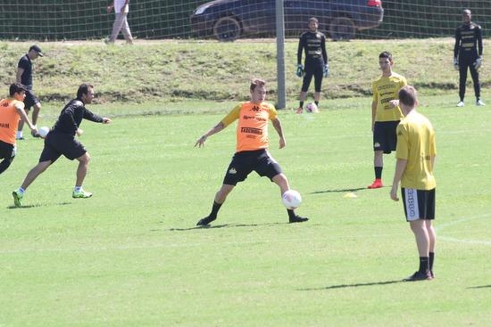 Treino técnico tático no CT