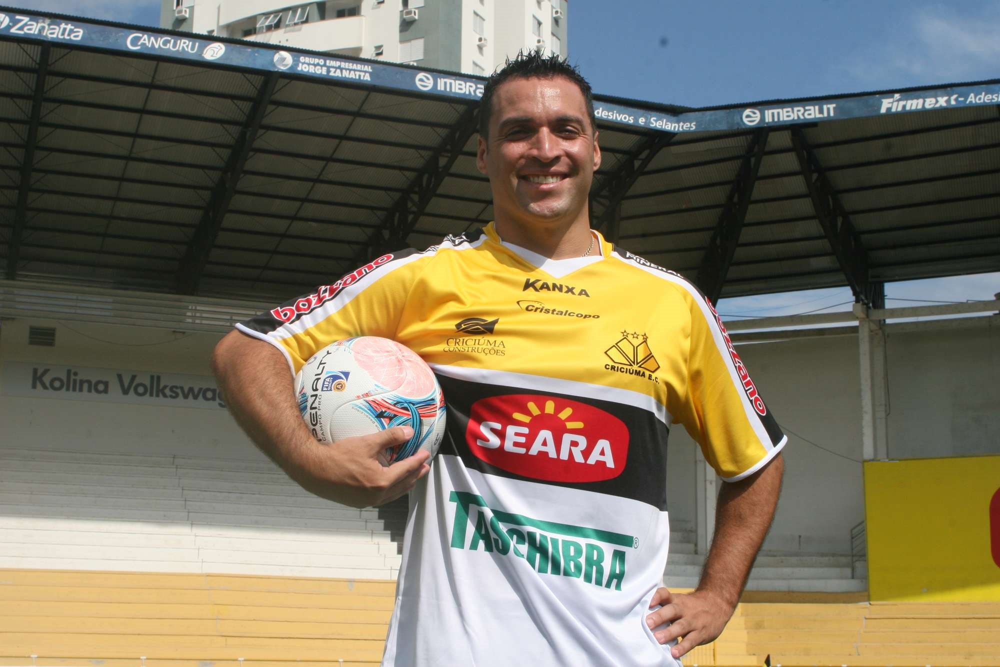 Tigre apresenta reforço motivado