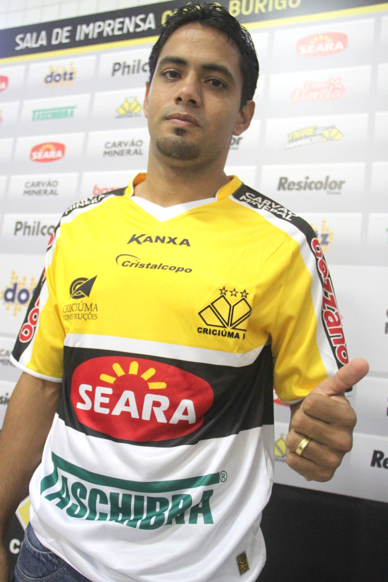 Tigre apresenta Leandro Brasília
