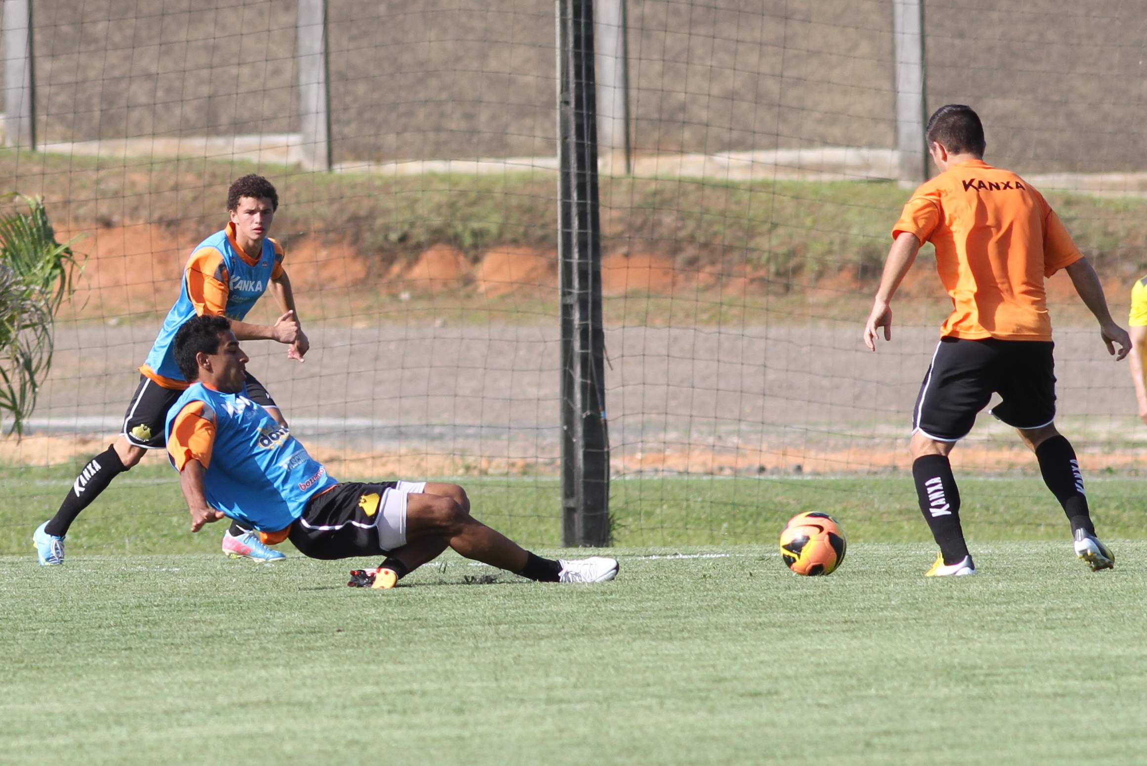 Trabalho em ritmo forte no CT