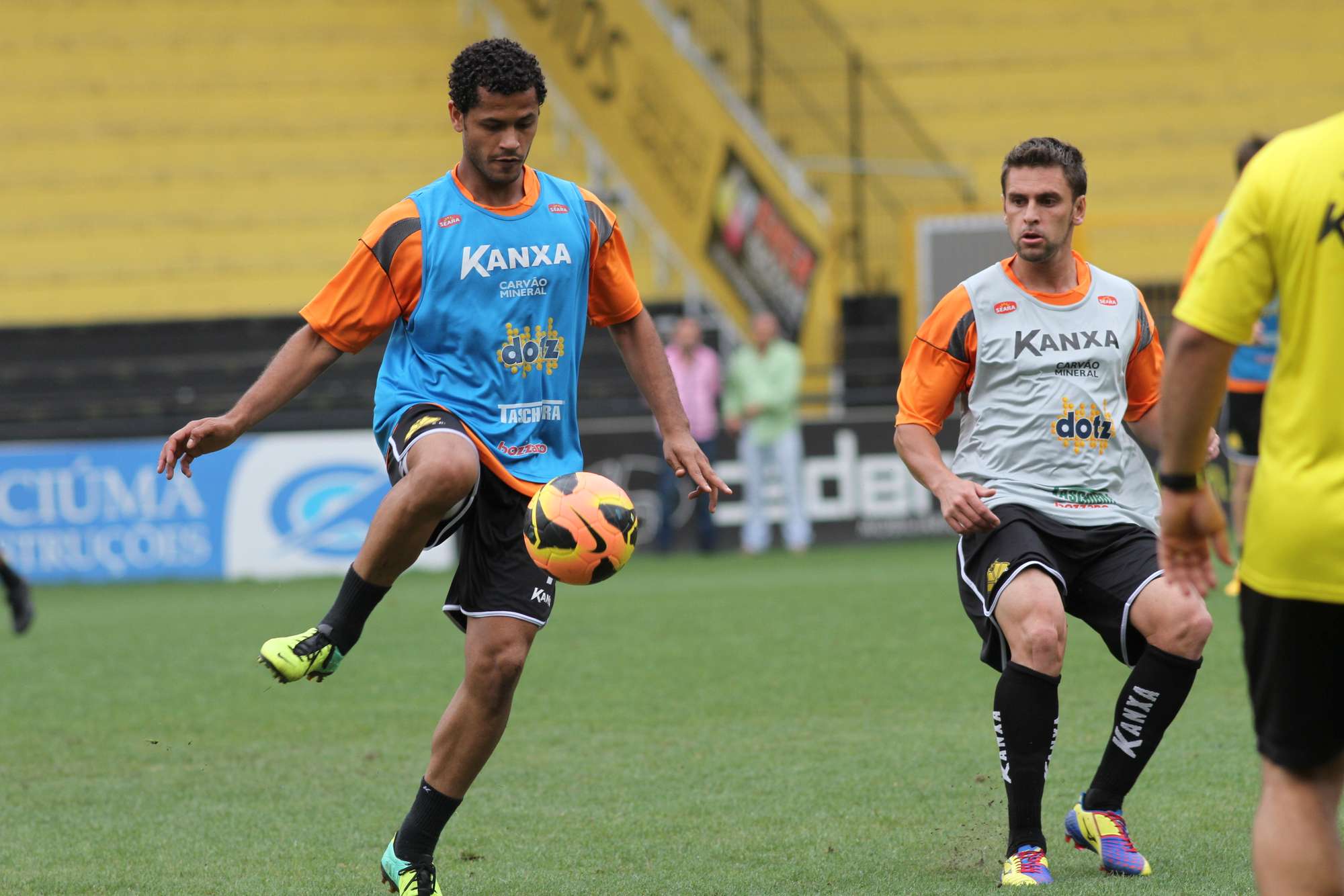 Argel faz treino técnico tático