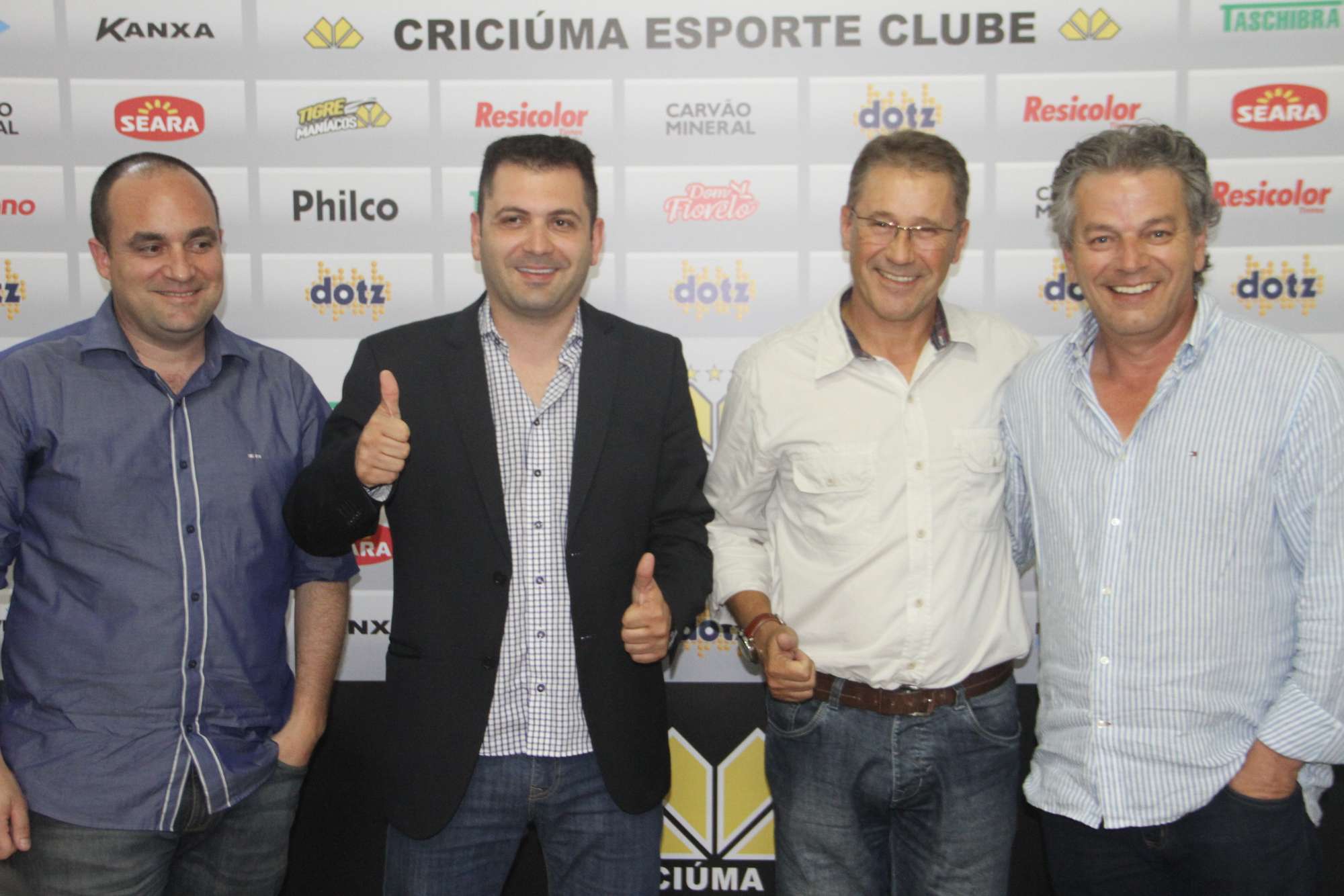 Tigre apresenta trio do futebol para 2014