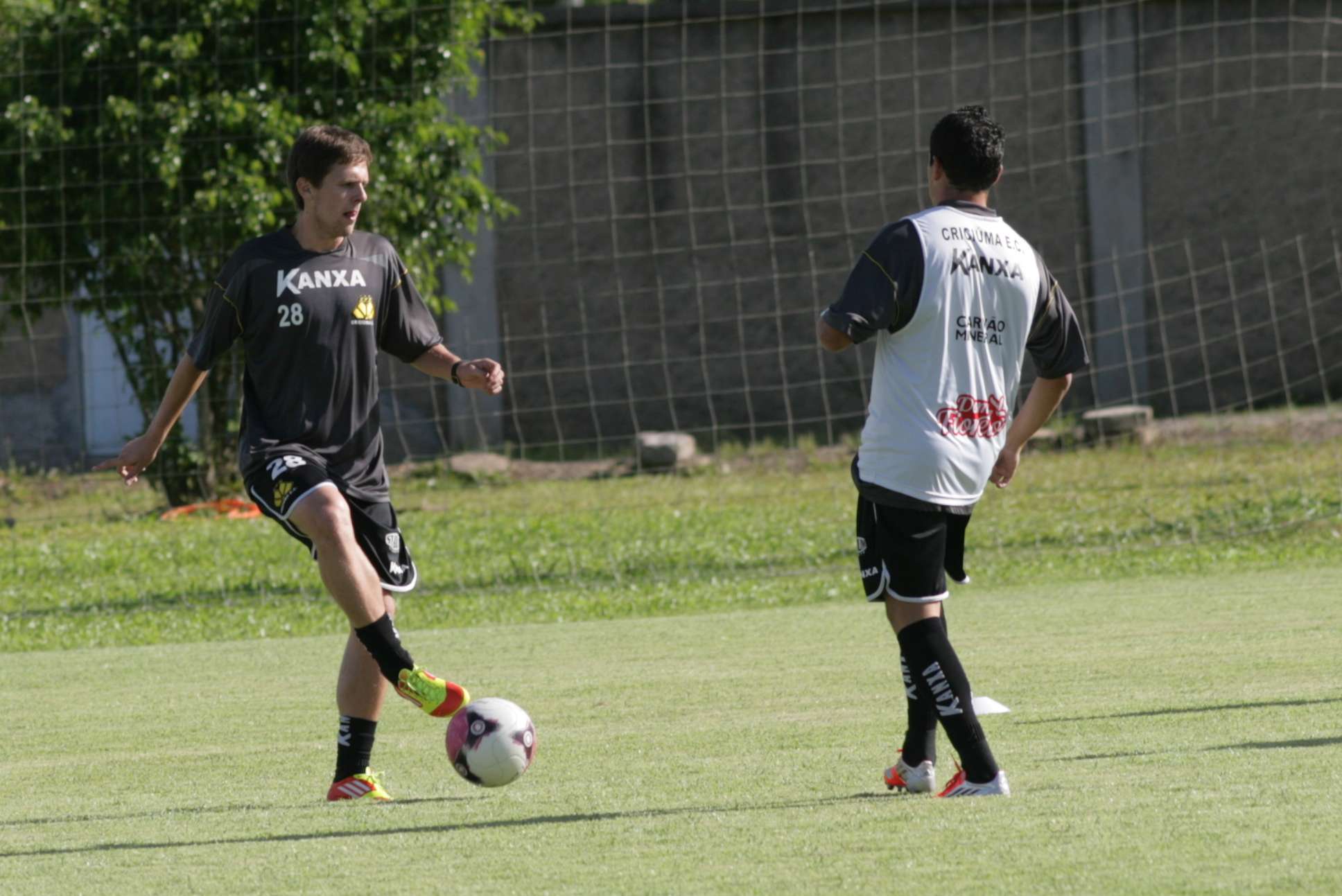 Ezequiel jogará em Portugal